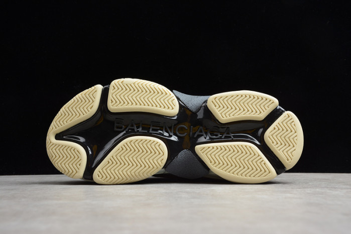 Ba*len*cia*ga triple s w09o5 9021