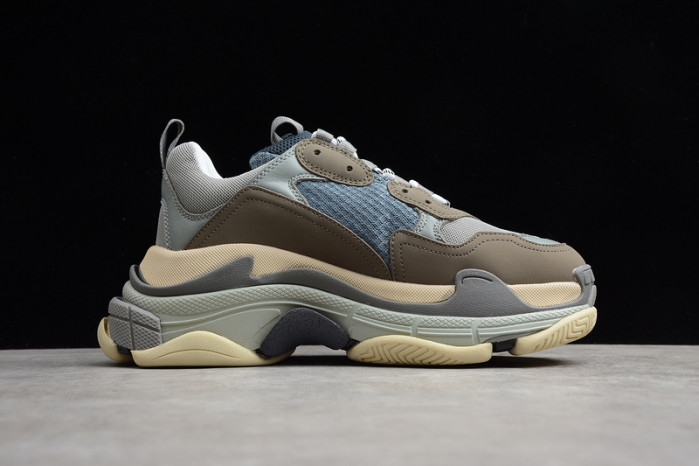 Ba*len*cia*ga triple s w09o5 9021