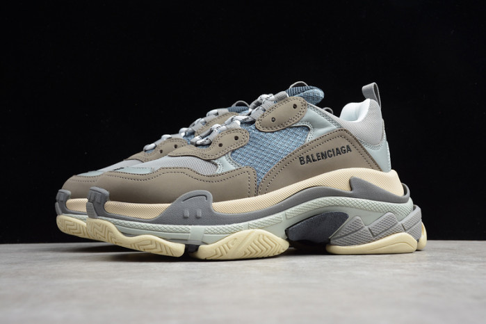 Ba*len*cia*ga triple s w09o5 9021