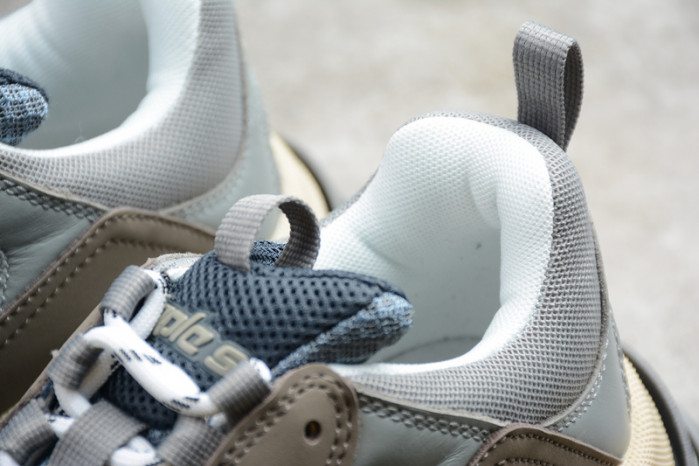 Ba*len*cia*ga triple s w09o5 9021