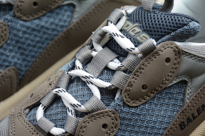 Ba*len*cia*ga triple s w09o5 9021