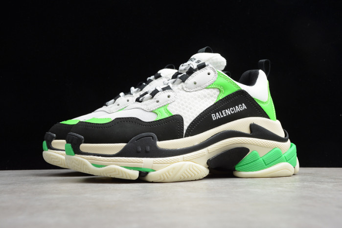 Ba*len*cia*ga triple s w09o5 9033