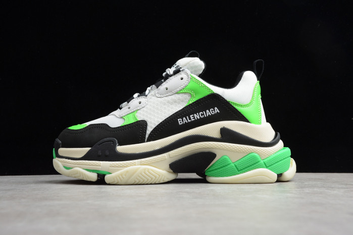 Ba*len*cia*ga triple s w09o5 9033