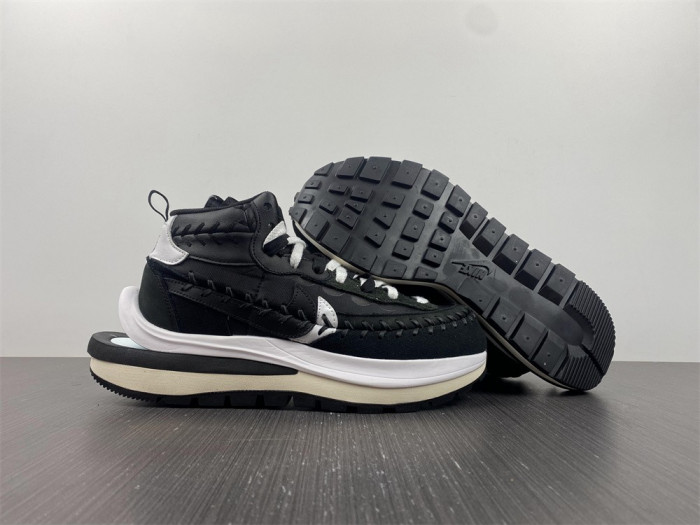 nike vaporwaffle sacai jean paul gaultier black white dh9186-001
