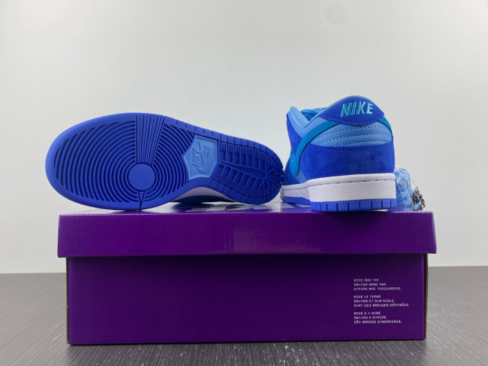 nike sb dunk low blue raspberry dm0807-400