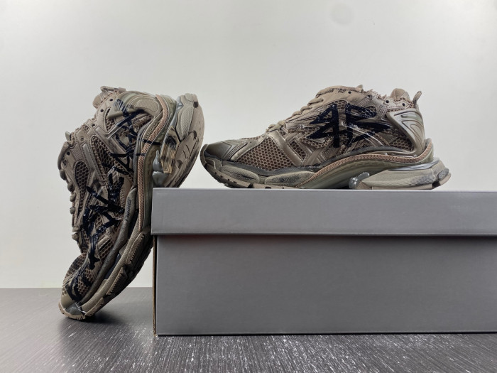 Ba*len*cia*ga runner w3rbq 2010