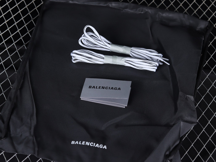 Ba*len*cia*ga track w2fsa 8123