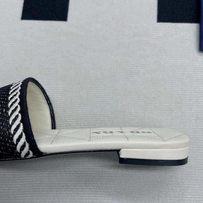 pra*a sandals p066