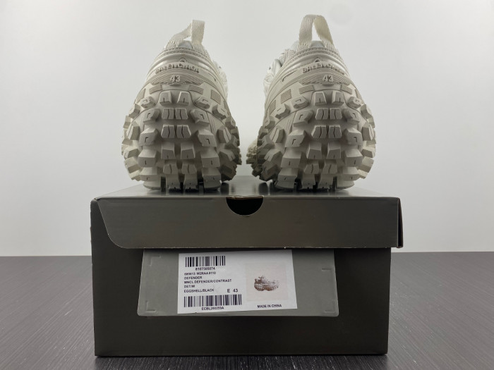 Ba*len*cia*ga defender trainers w2raa 9110