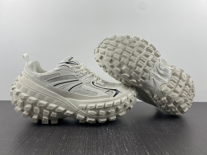 Ba*len*cia*ga defender trainers w2raa 9110