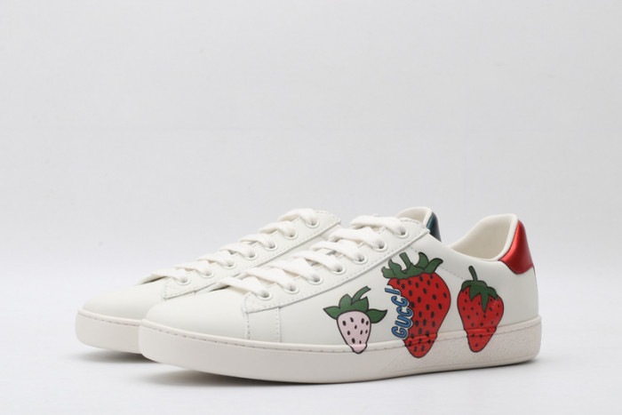 g*u*i ace embroidered low-top sneaker g102