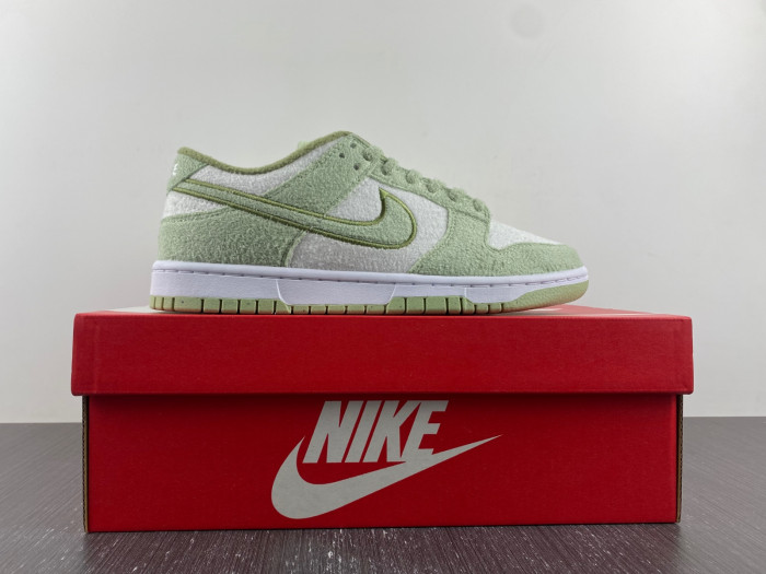 nike dunk low fleece pack honeydew dq7579-300