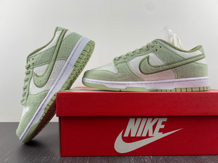 nike dunk low fleece pack honeydew dq7579-300