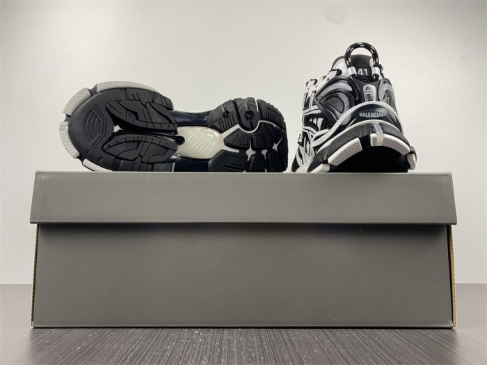 Ba*len*cia*ga runner w3rb2 9010