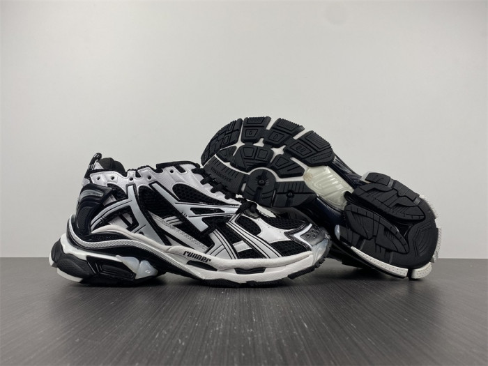 Ba*len*cia*ga runner w3rb2 9010