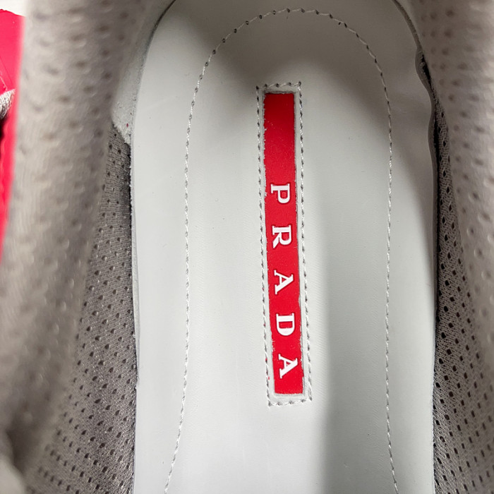 pra*a sneaker p076