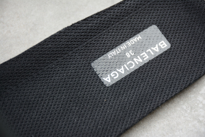 Ba*len*cia*ga triple s w09o5 9027