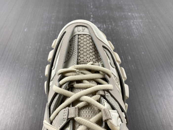 Ba*len*cia*ga track w3fe4 9697