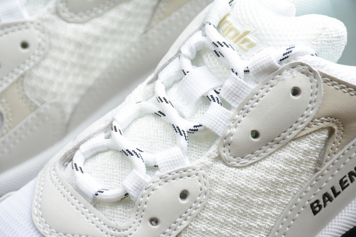 Ba*len*cia*ga triple s w09o5 9024