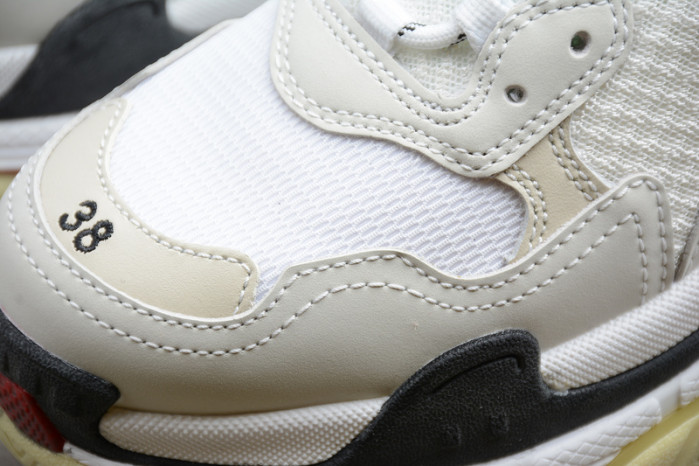 Ba*len*cia*ga triple s w09o5 9024