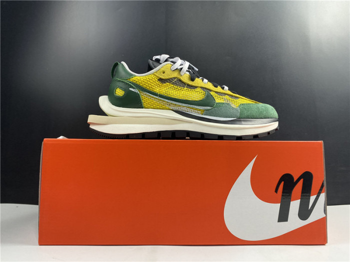 sacai x nike vaporwaffle “tour yellow” cv1363-700
