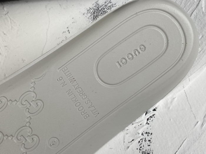 g*u*i ace embroidered low-top sneaker e2276