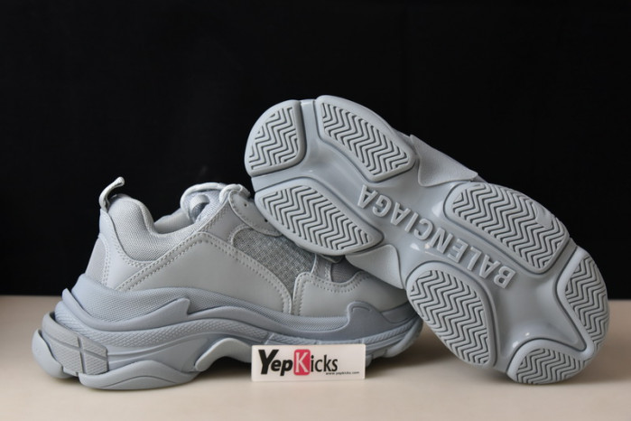 Ba*len*cia*ga triple s sneaker w2fw1 4700