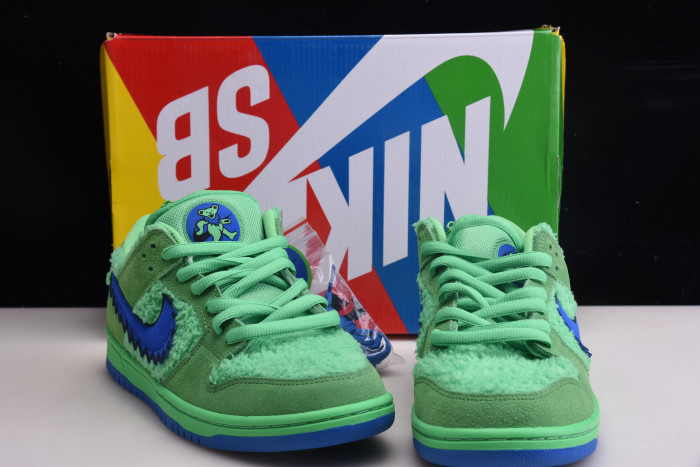 dead x nike sb dunk low“ green bear” cj5378-300