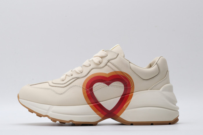 g*u*i ace embroidered low-top sneaker e2286