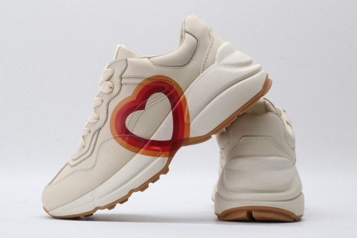 g*u*i ace embroidered low-top sneaker e2286