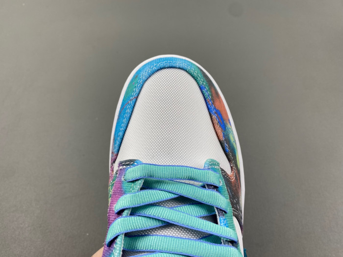 futura laboratories x nike sb dunk low hf6061-400