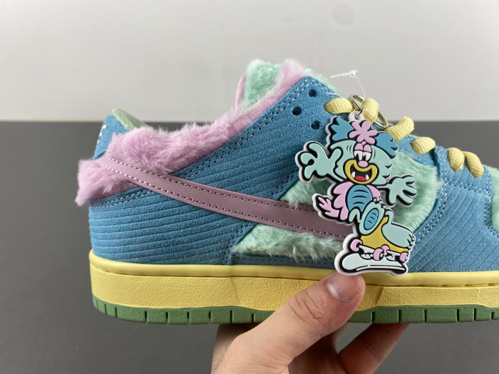 verdy x nike sb dunk low “visty”