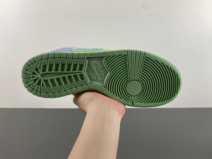 verdy x nike sb dunk low “visty”