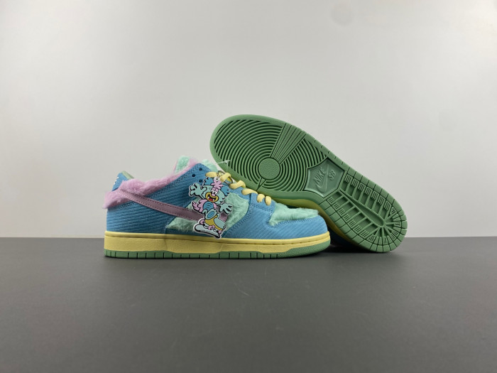 verdy x nike sb dunk low “visty”