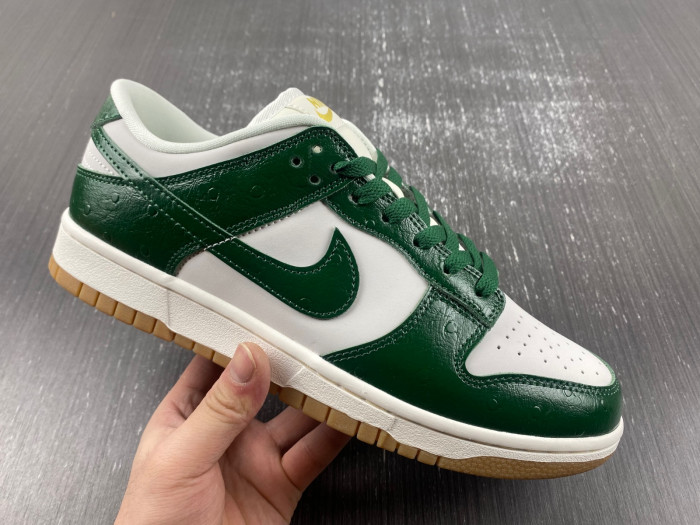nike dunk low lx wmns “green ostrich” fj2260-002