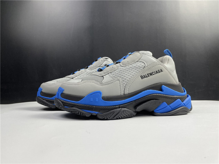 Ba*len*cia*ga triple s sneaker w06n1 9018