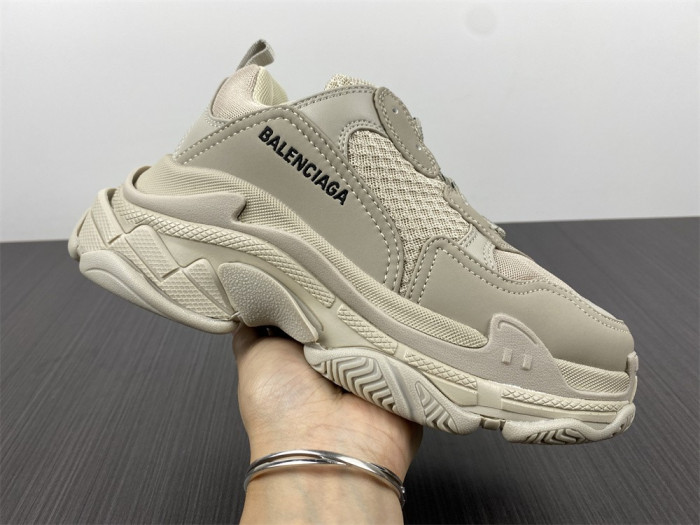Ba*len*cia*ga triple s sneaker w2fw1 9700