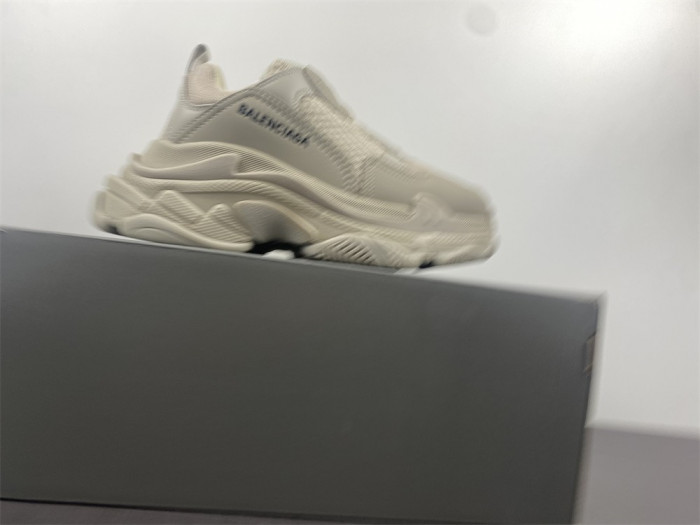 Ba*len*cia*ga triple s sneaker w2fw1 9700