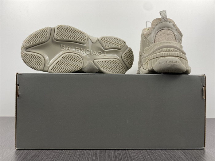 Ba*len*cia*ga triple s sneaker w2fw1 9700