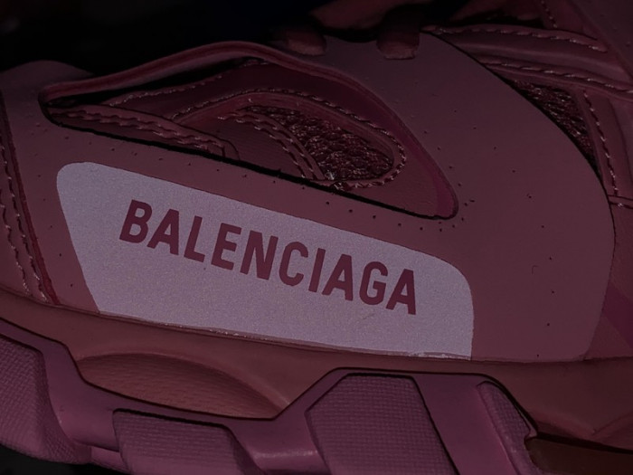 Ba*len*cia*ga track led trainers 3.0 led ecbl911661c