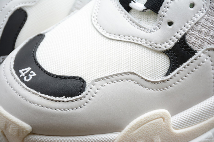 Ba*len*cia*ga triple s w09o5 9026