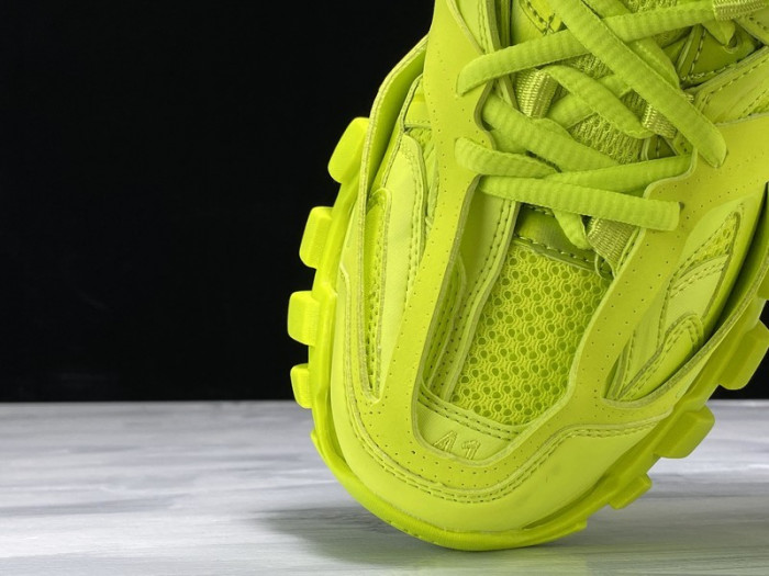 Ba*len*cia*ga track led trainers 3.0 led ecbl911861c