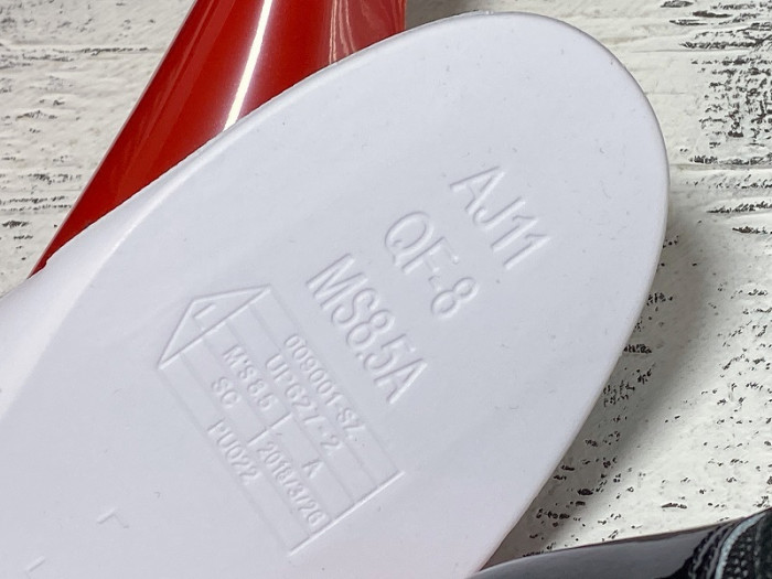 jordan 11 retro playoffs (2019) 378037-061