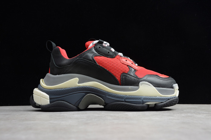 Ba*len*cia*ga triple s w09o5 9032