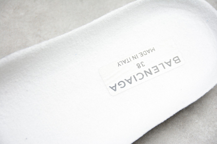 Ba*len*cia*ga triple s w09o5 9023