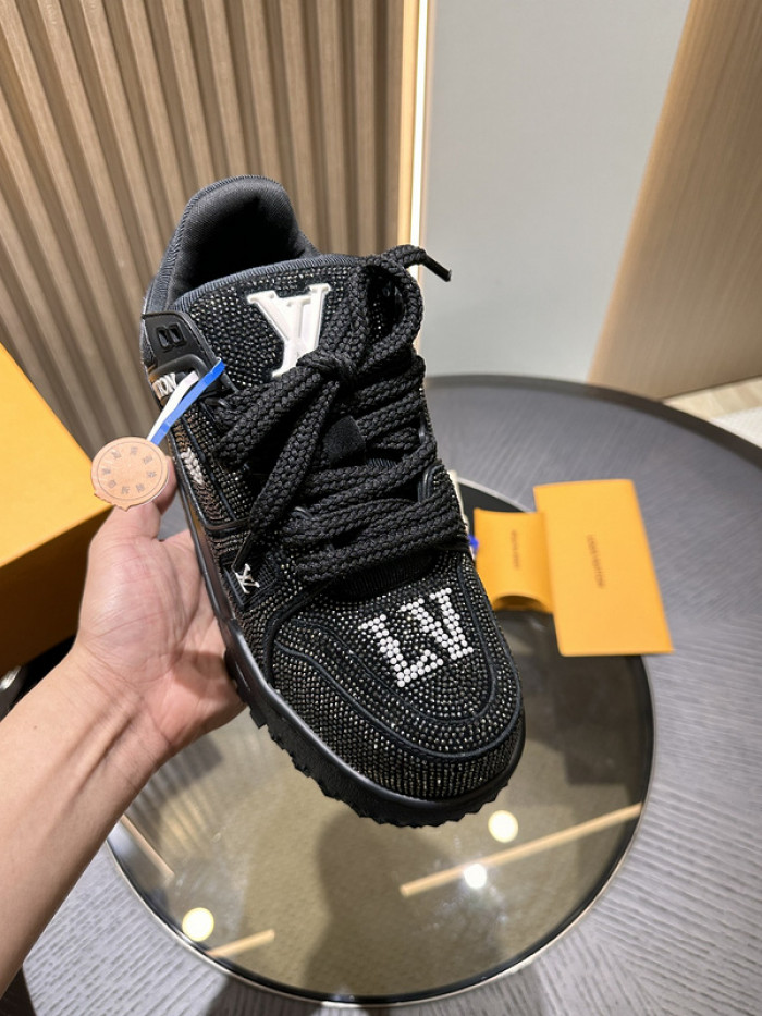 l0vt maxx sneakers