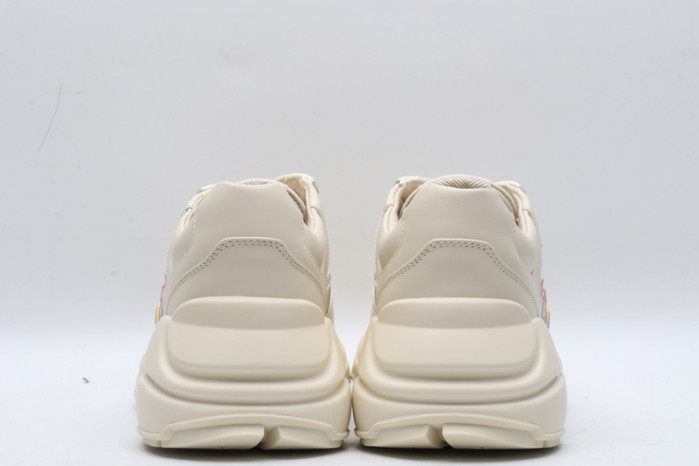 g*u*i ace embroidered low-top sneaker e2297