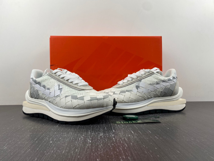 sacai x nike waffle woven white gusto dr5209-100