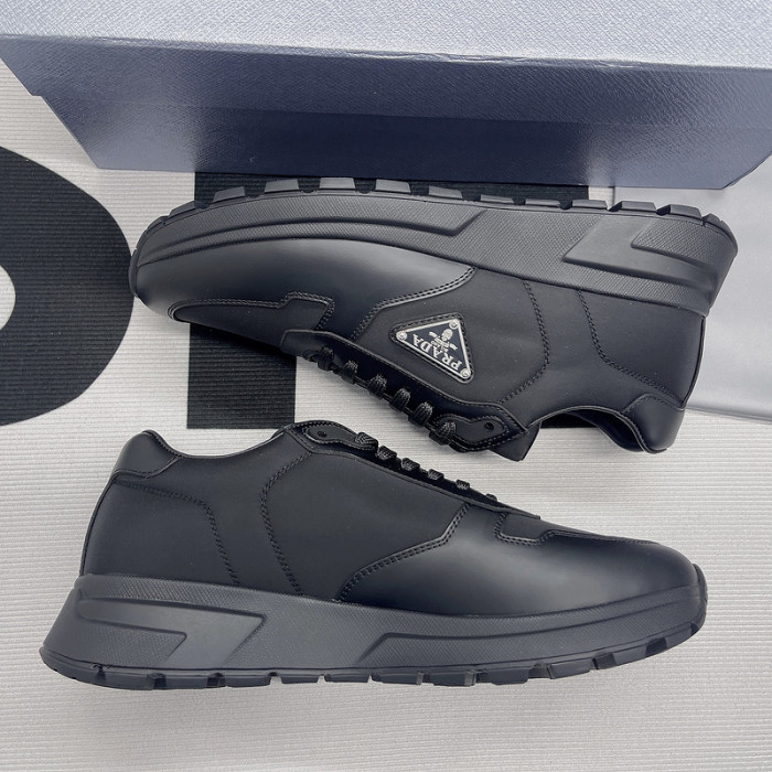 pra*a sneaker p033