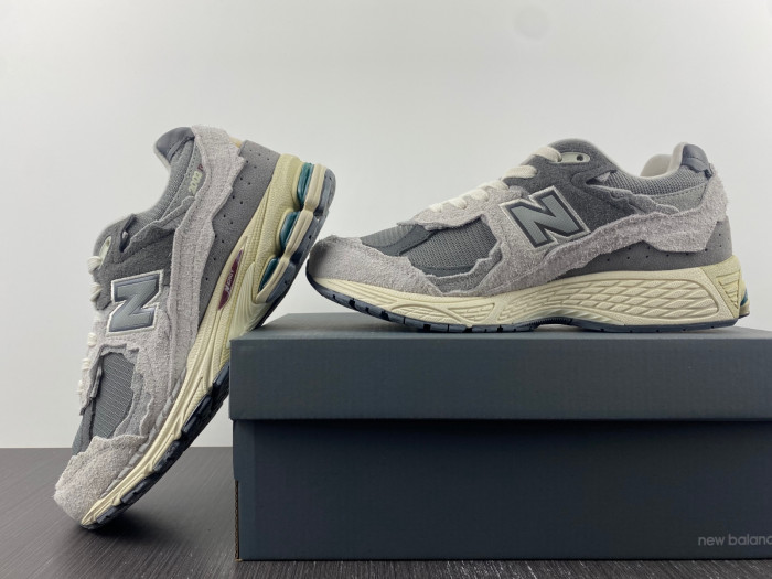 new balance 2002r protection pack m2002rda